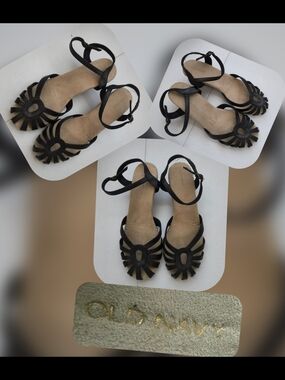 Old Navy Black Strappy Sandals for Women Size 6.5